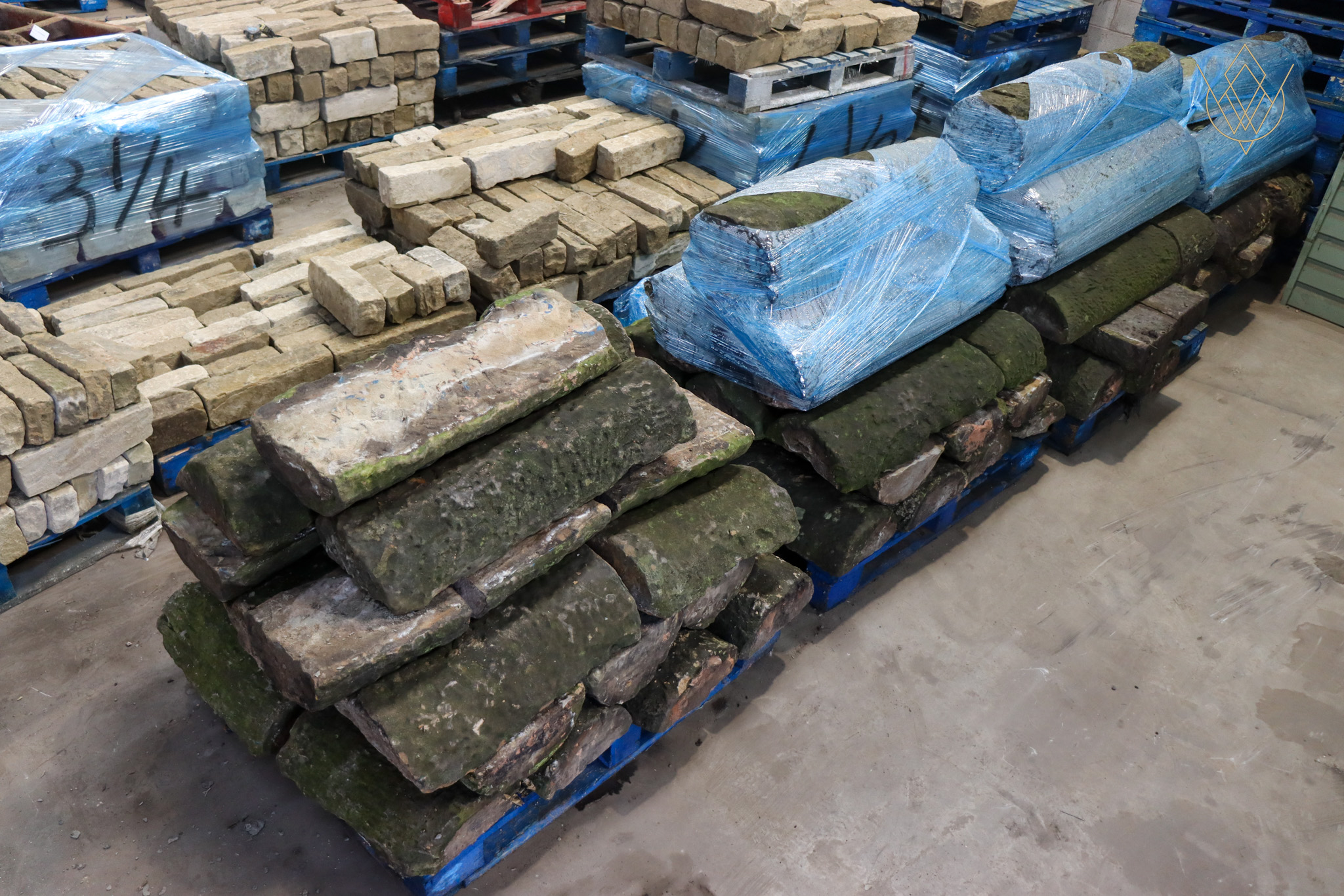 Reclaimed Sandstone Round Top Coping Stones - WM12427 - Image 2