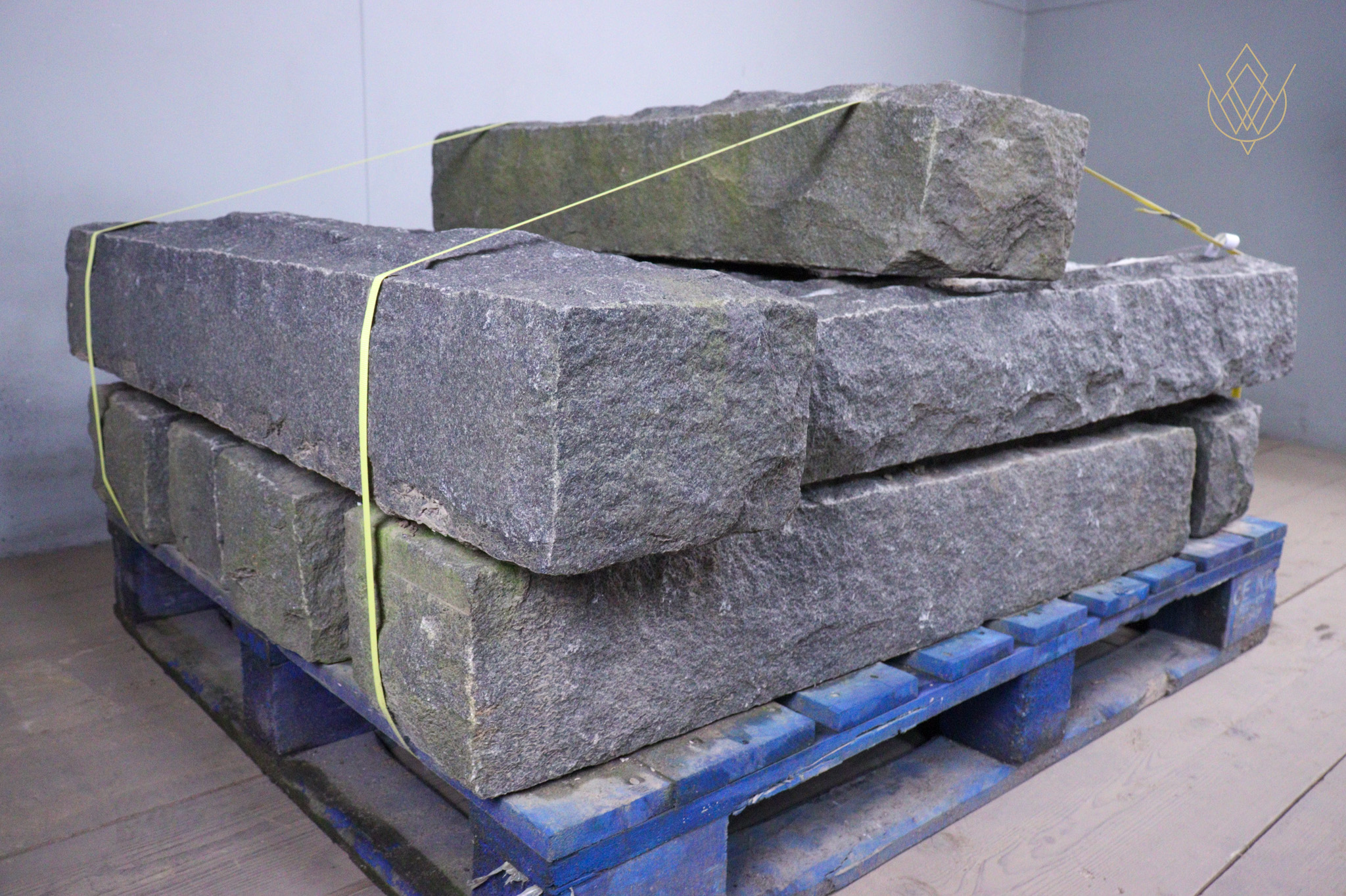 10.81m - 8" x 6" Reclaimed Black Granite Kerbs - WM12511 - Image 4