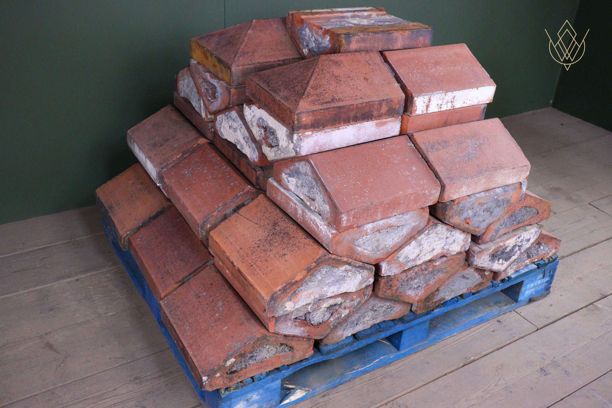 Victorian Red Terracotta Triangle Coping Stones - WM12549 - Image 4