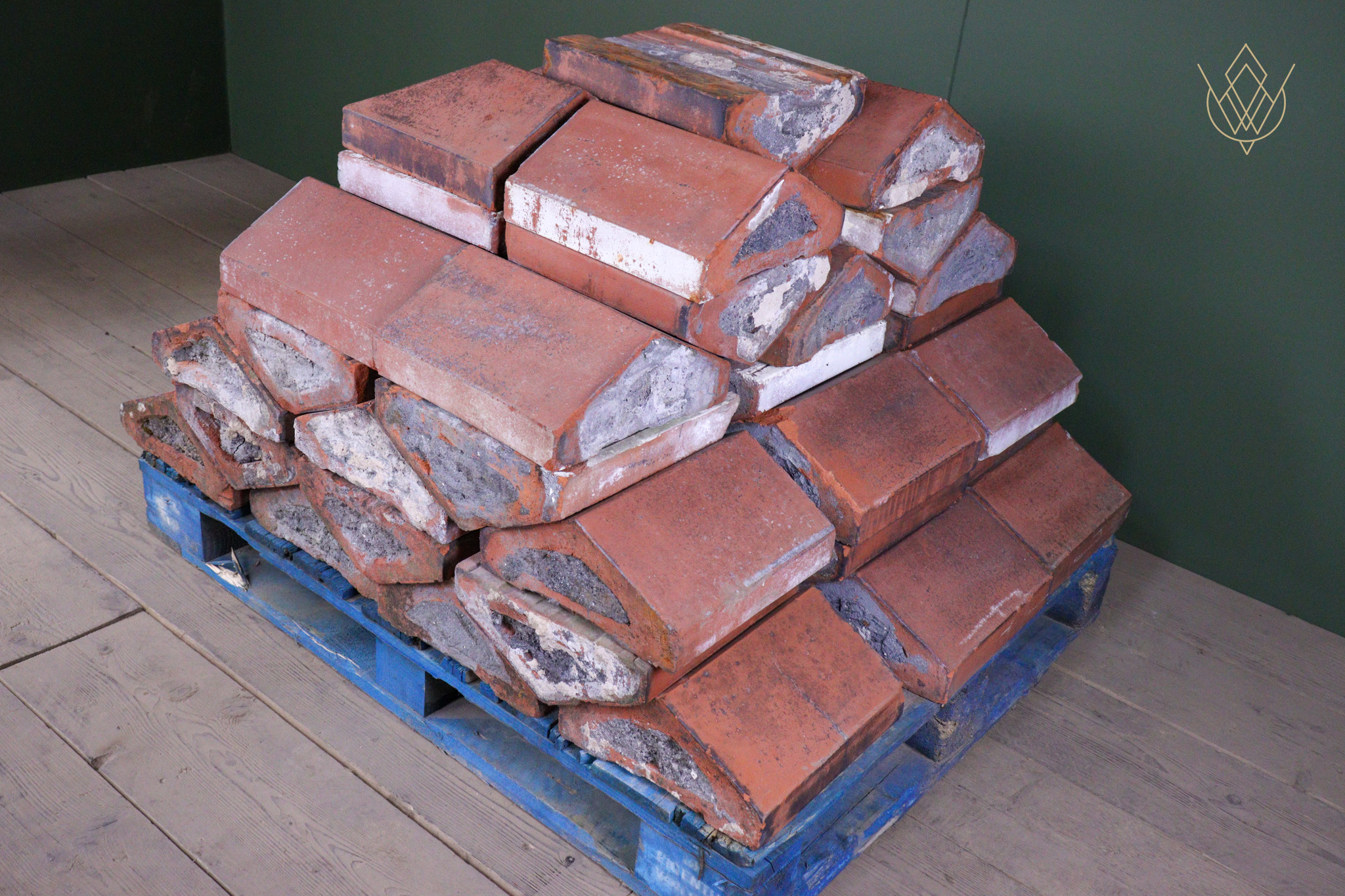 Victorian Red Terracotta Triangle Coping Stones - WM12549 - Image 2
