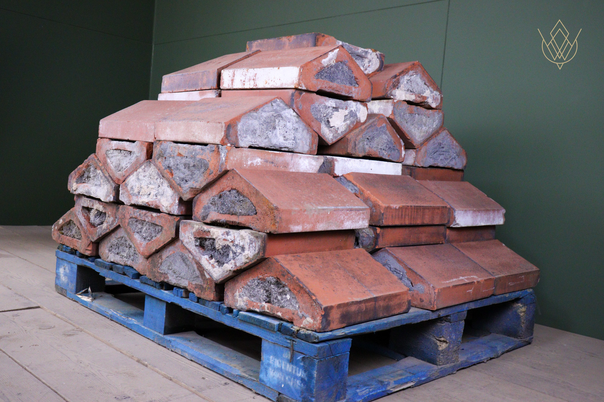 Victorian Red Terracotta Triangle Coping Stones - WM12549 - Image 9