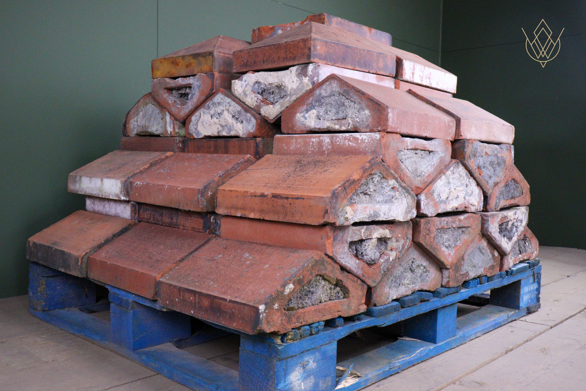 Victorian Red Terracotta Triangle Coping Stones - WM12549