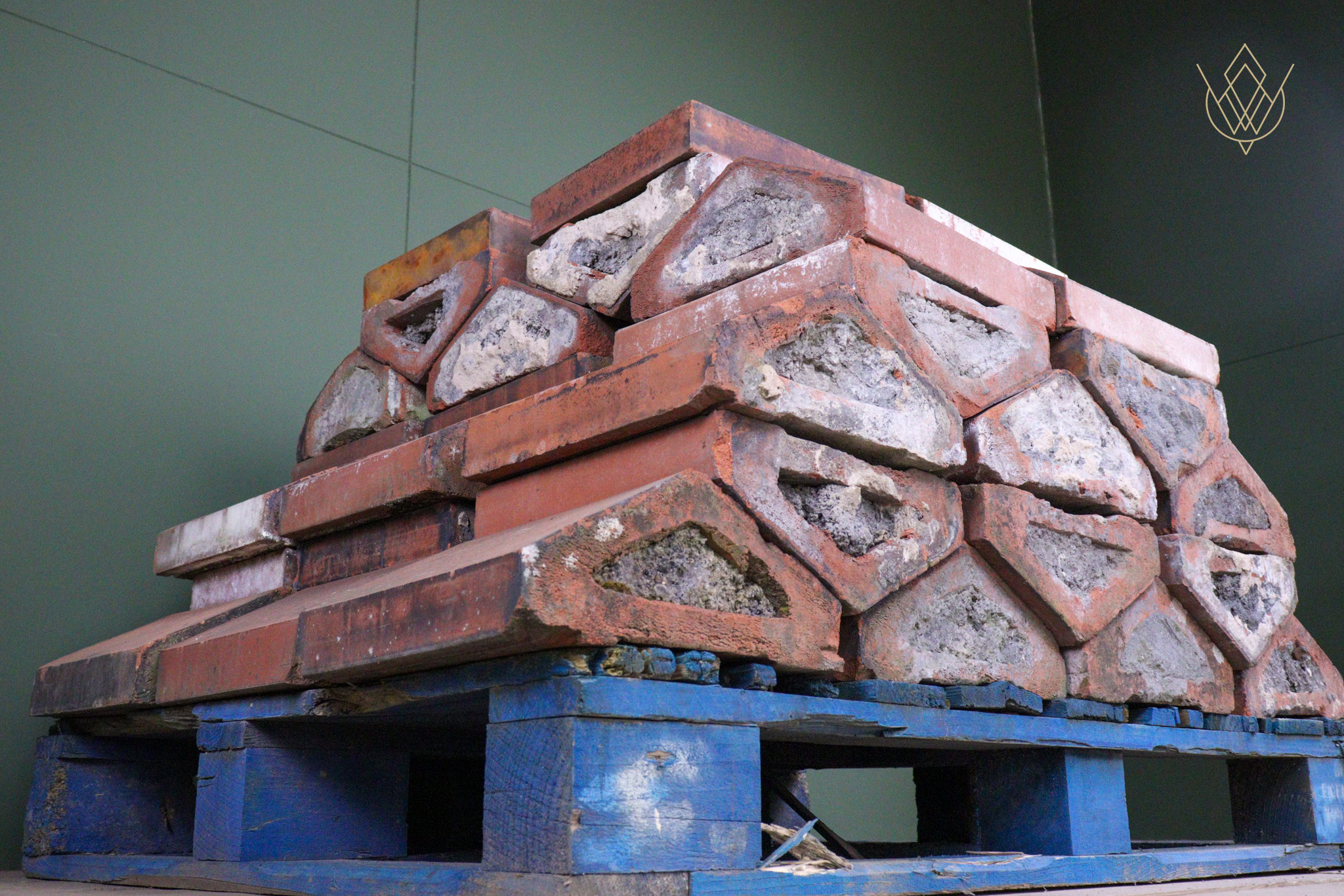 Victorian Red Terracotta Triangle Coping Stones - WM12549 - Image 8