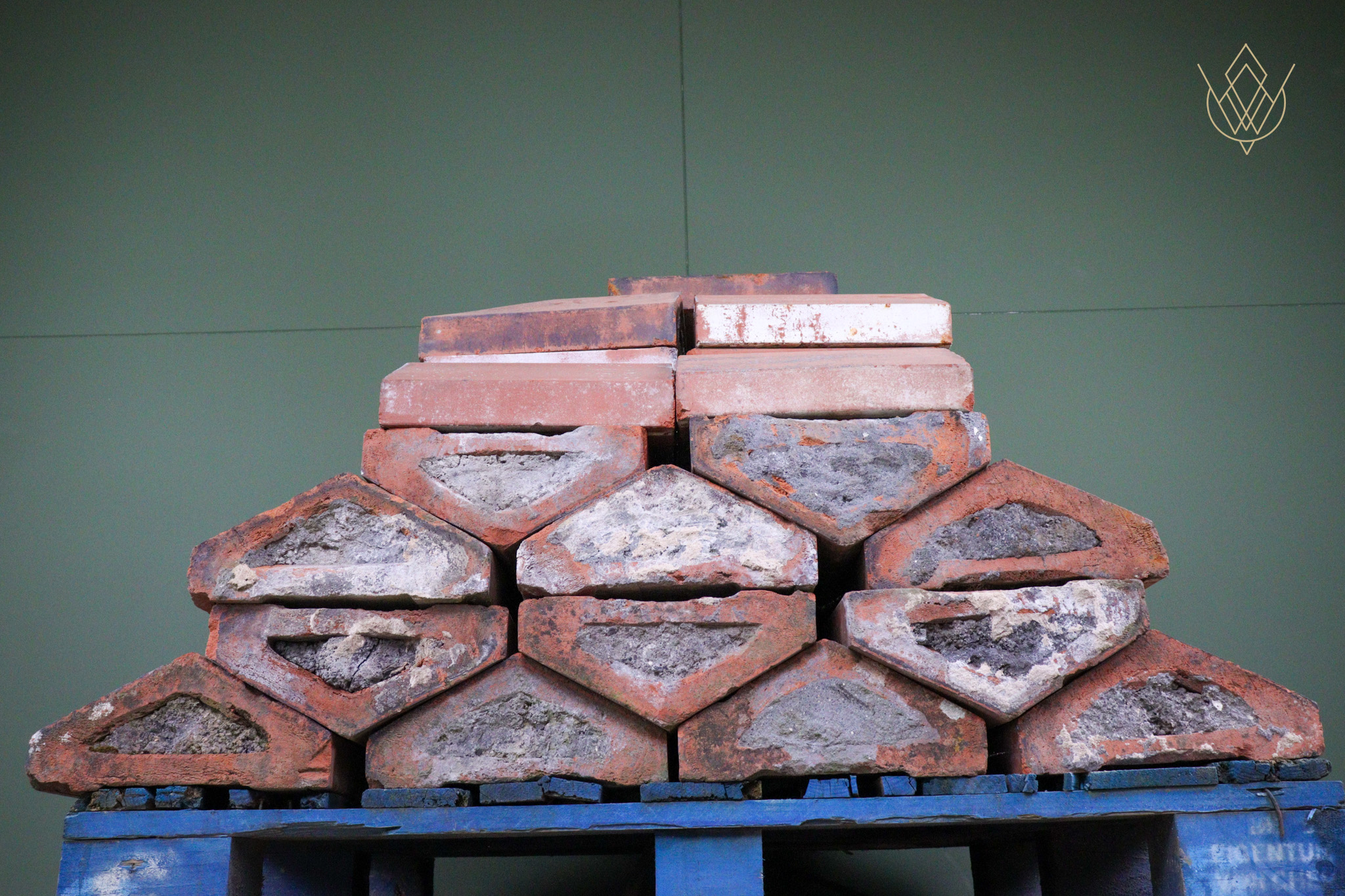 Victorian Red Terracotta Triangle Coping Stones - WM12549 - Image 7