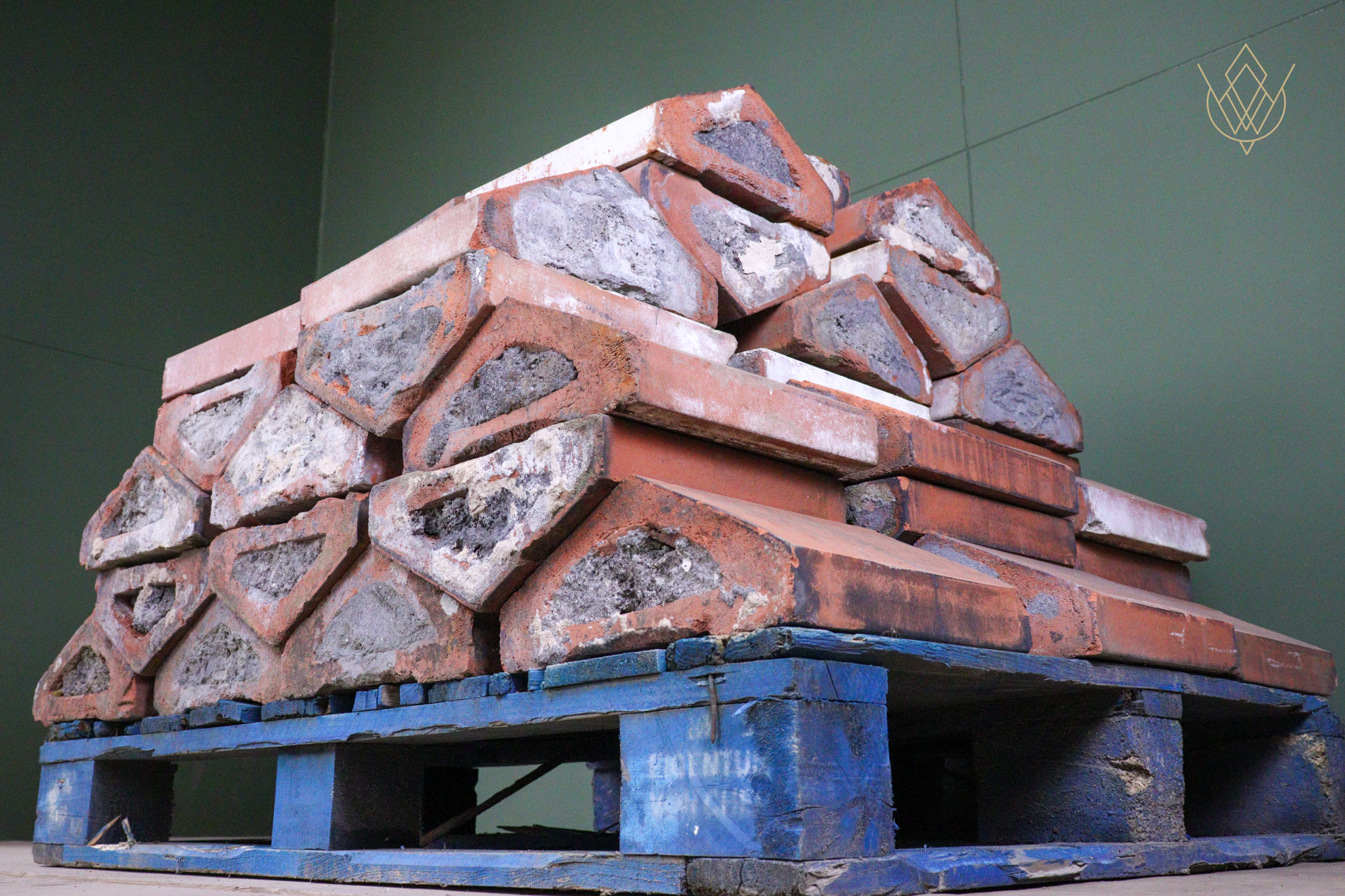 Victorian Red Terracotta Triangle Coping Stones - WM12549 - Image 6