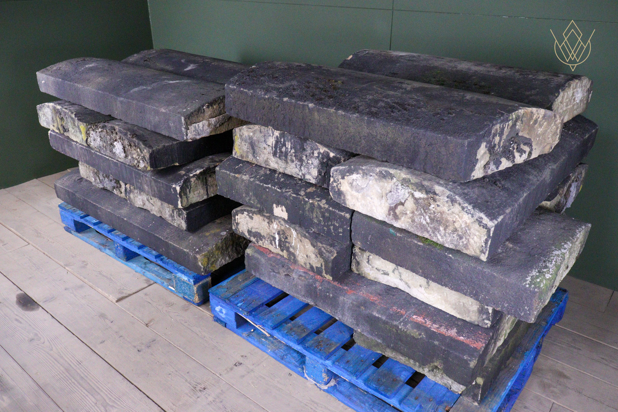 300ft - 19" x 6" Round Top Reclaimed Coping Stones - WM12576 - Image 10