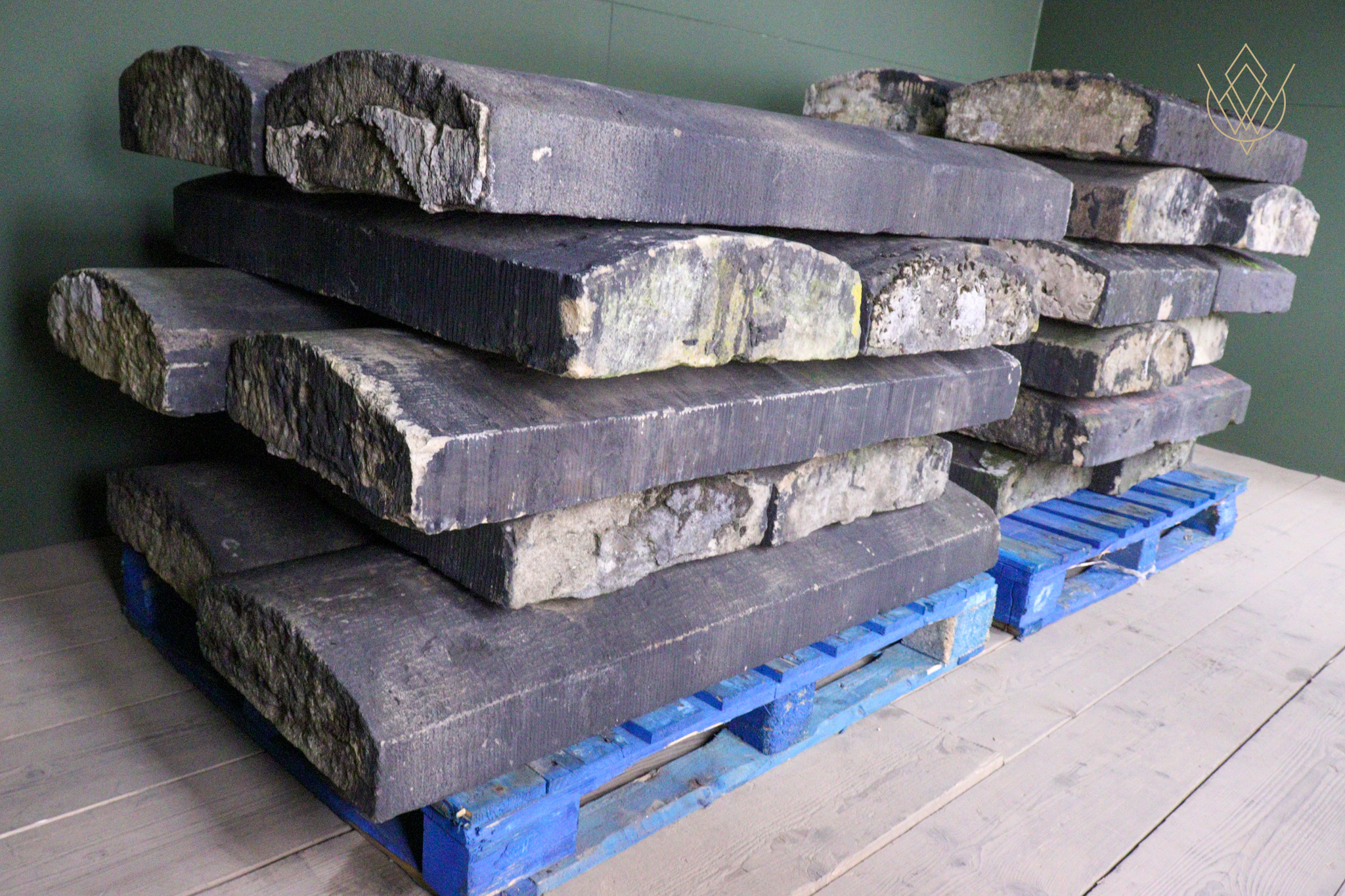 300ft - 19" x 6" Round Top Reclaimed Coping Stones - WM12576 - Image 3