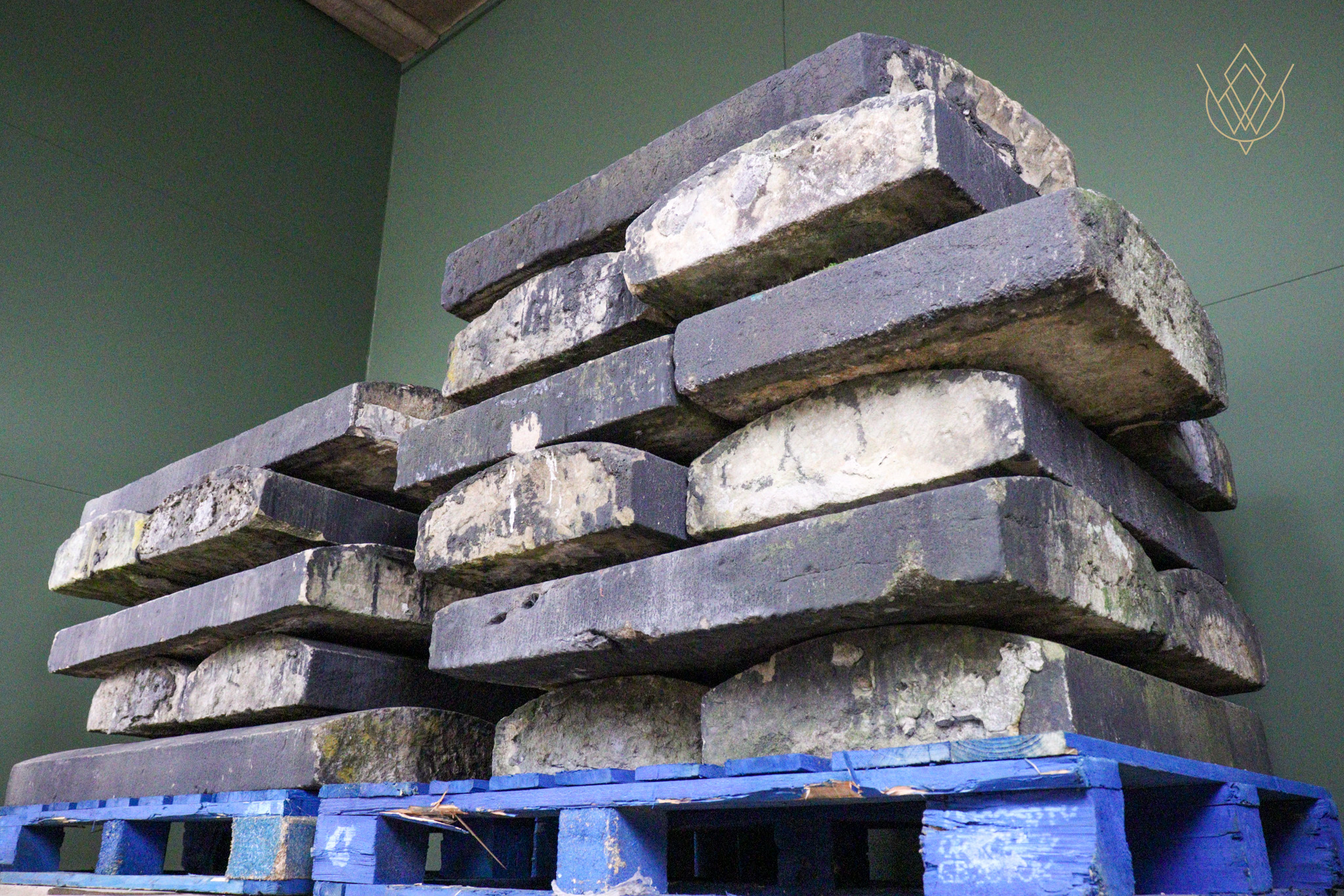 300ft - 19" x 6" Round Top Reclaimed Coping Stones - WM12576 - Image 7