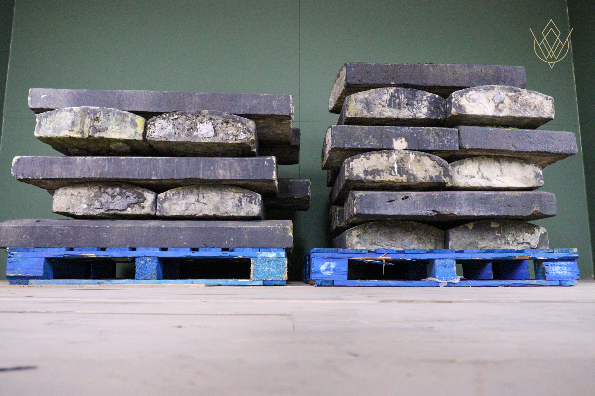 300ft - 19" x 6" Round Top Reclaimed Coping Stones - WM12576 - Image 4