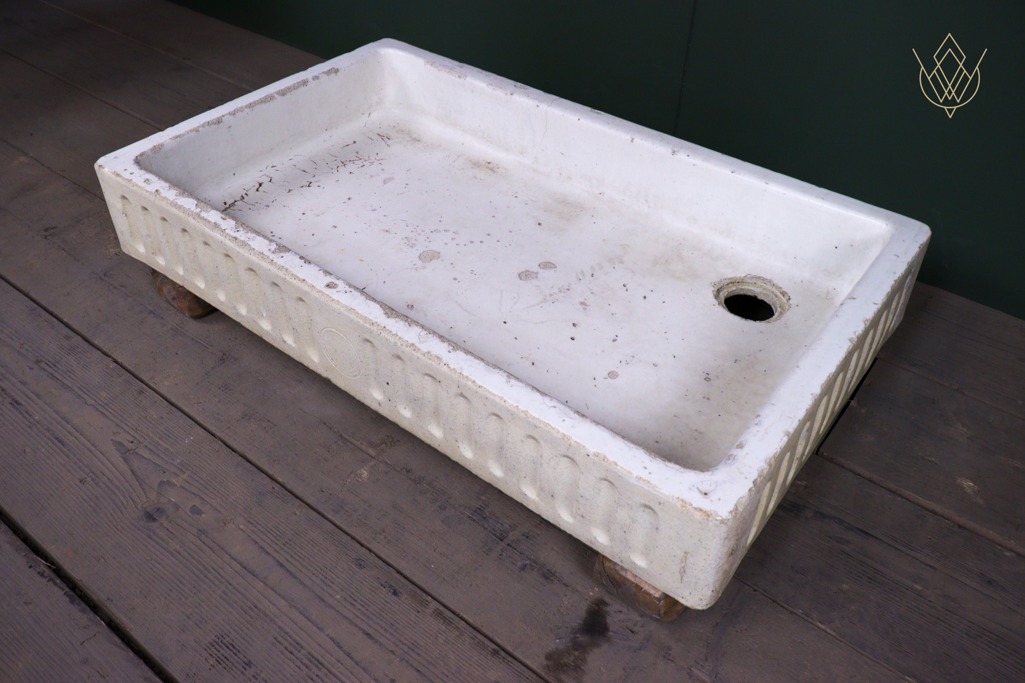 White/Cream 19th Century Glazed Fluted Butlers Sink - WM12581