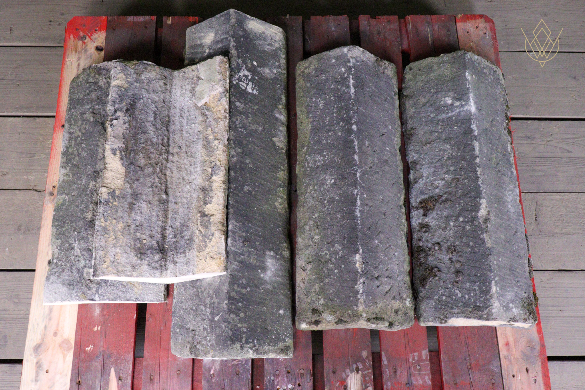 10.9ft - 11" x 4.5" Reclaimed Sandstone Ridge Stone - WM12621 - Image 5