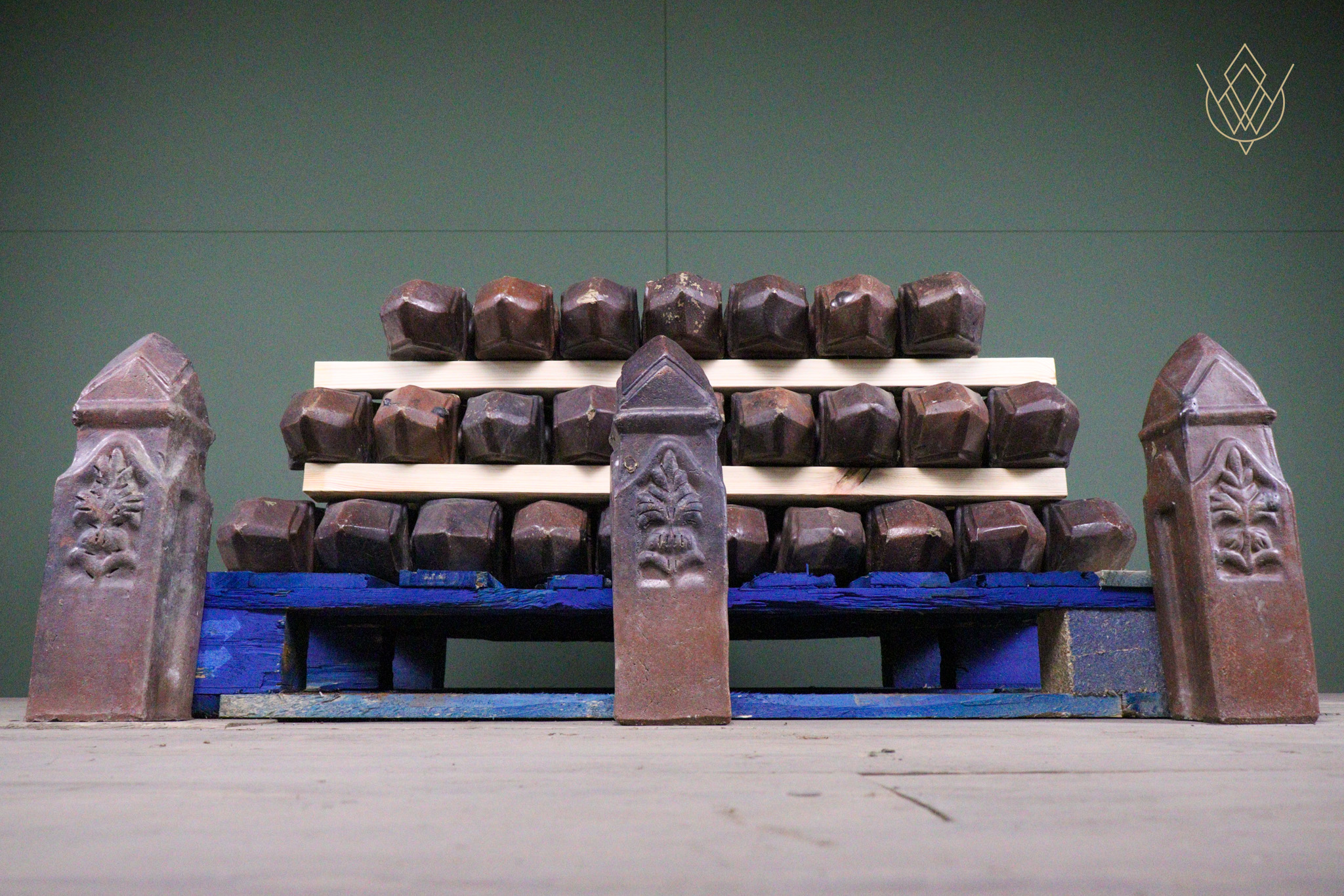 56x Victorian Salt Glazed Terracotta Rope Edging Corner Plinths - WM12638 - Image 2