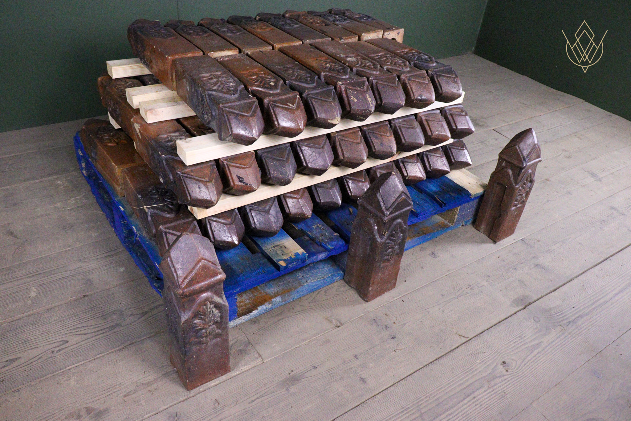 56x Victorian Salt Glazed Terracotta Rope Edging Corner Plinths - WM12638 - Image 8