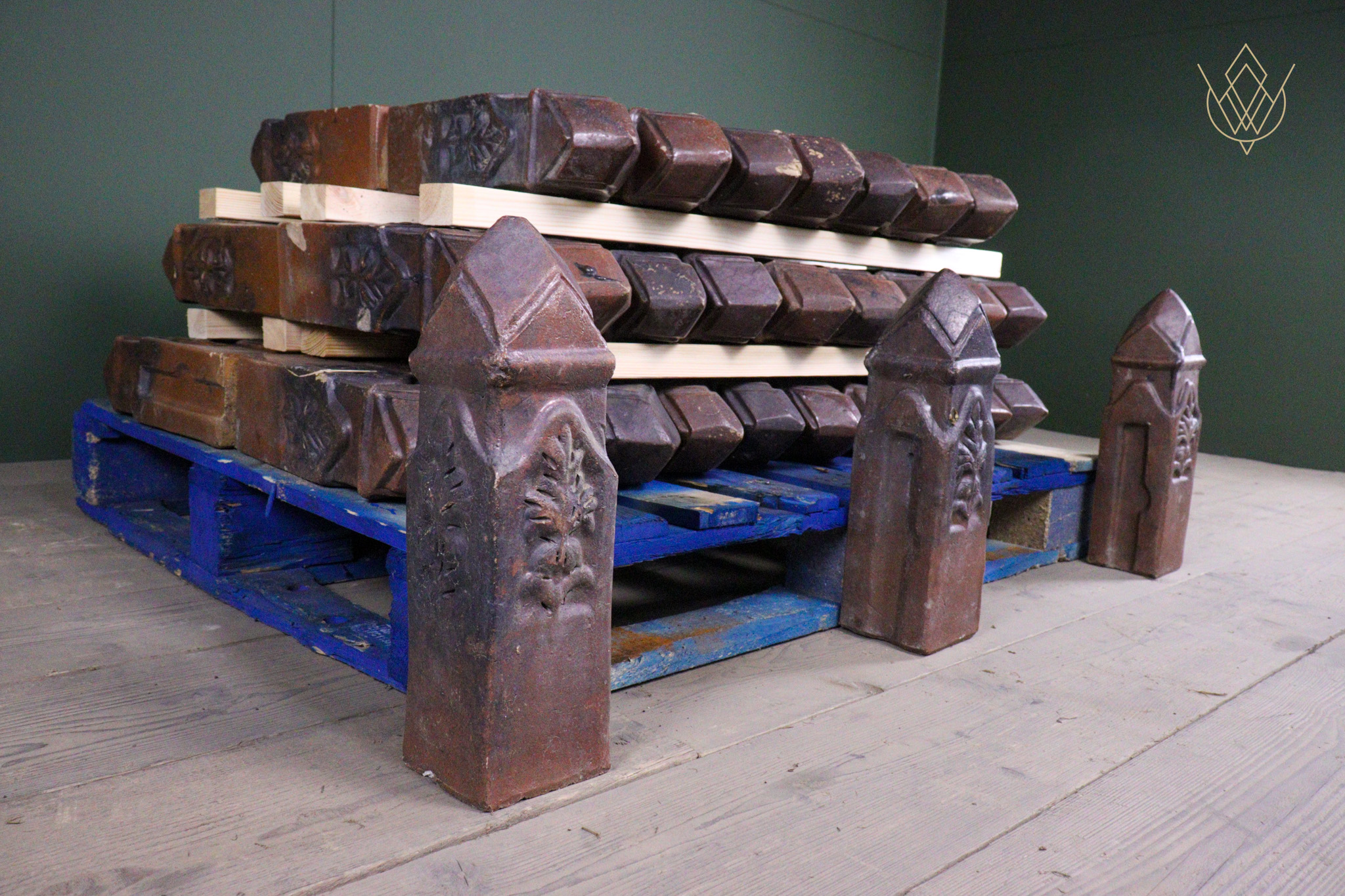 56x Victorian Salt Glazed Terracotta Rope Edging Corner Plinths - WM12638 - Image 4