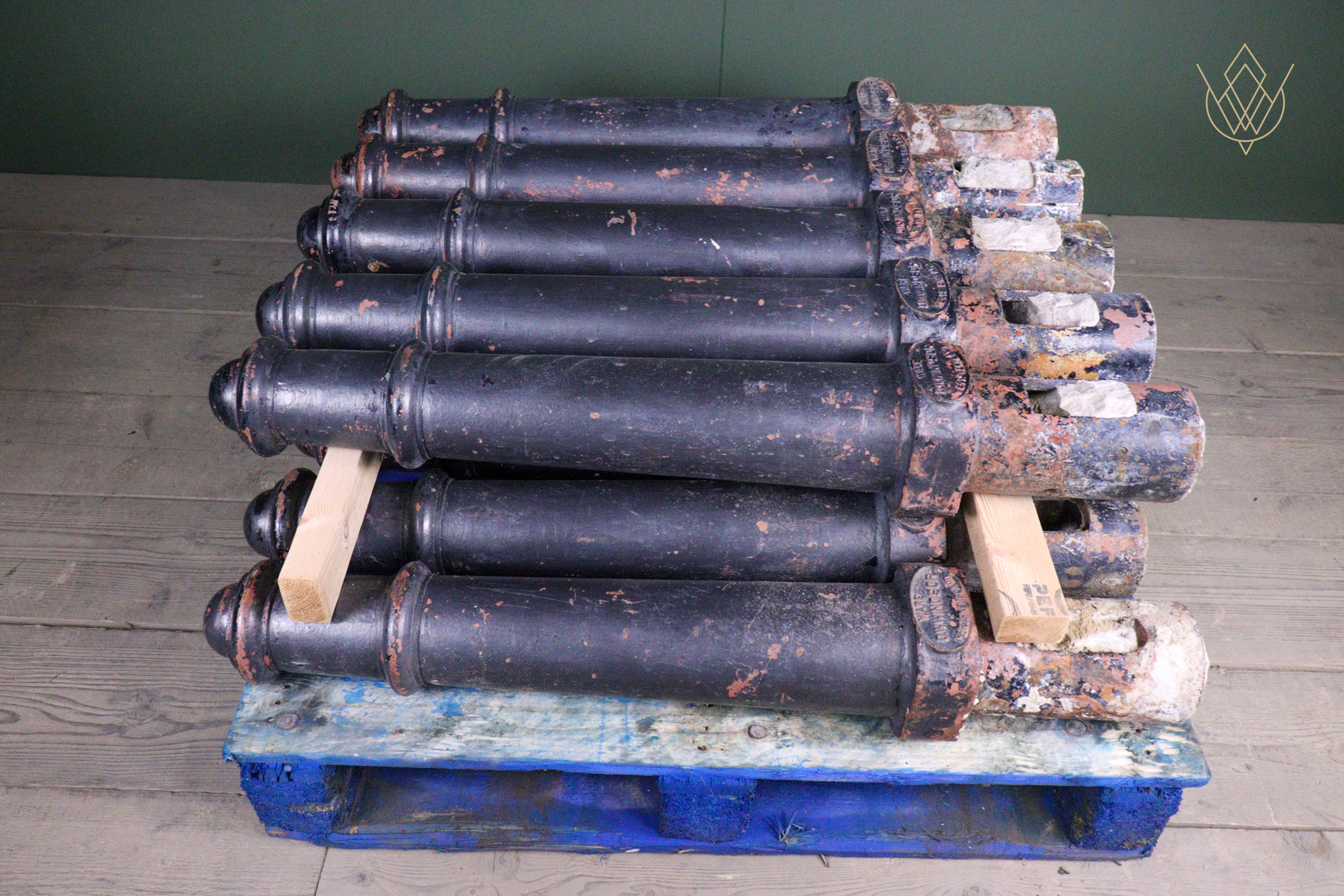 Batch of 12 D.W.Windsor Cast Iron Bollards - WM12657 - Image 9