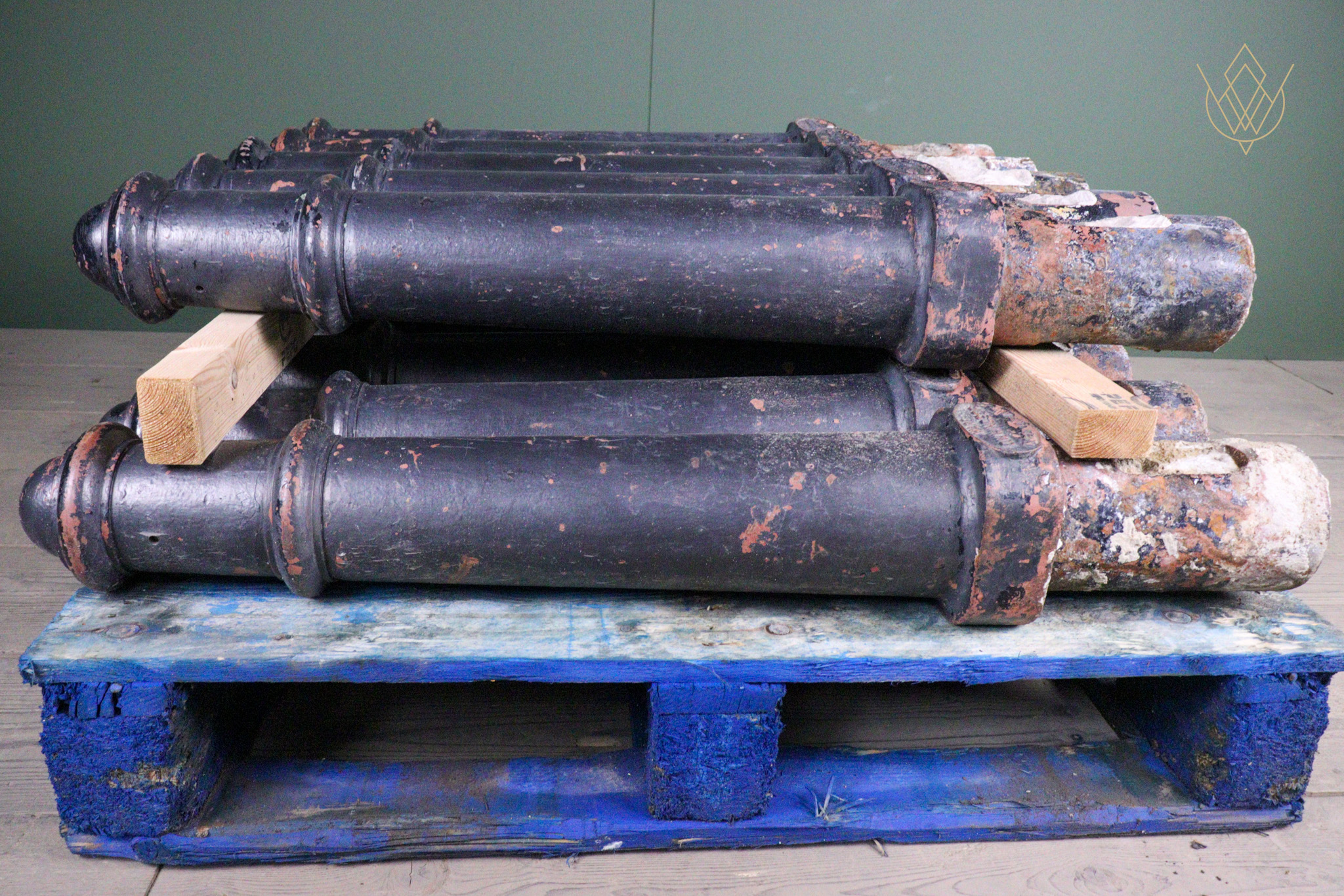 Batch of 12 D.W.Windsor Cast Iron Bollards - WM12657 - Image 6