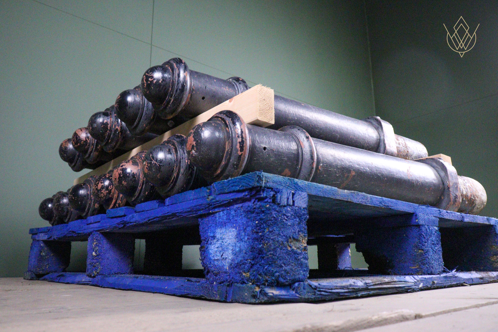Batch of 12 D.W.Windsor Cast Iron Bollards - WM12657 - Image 4