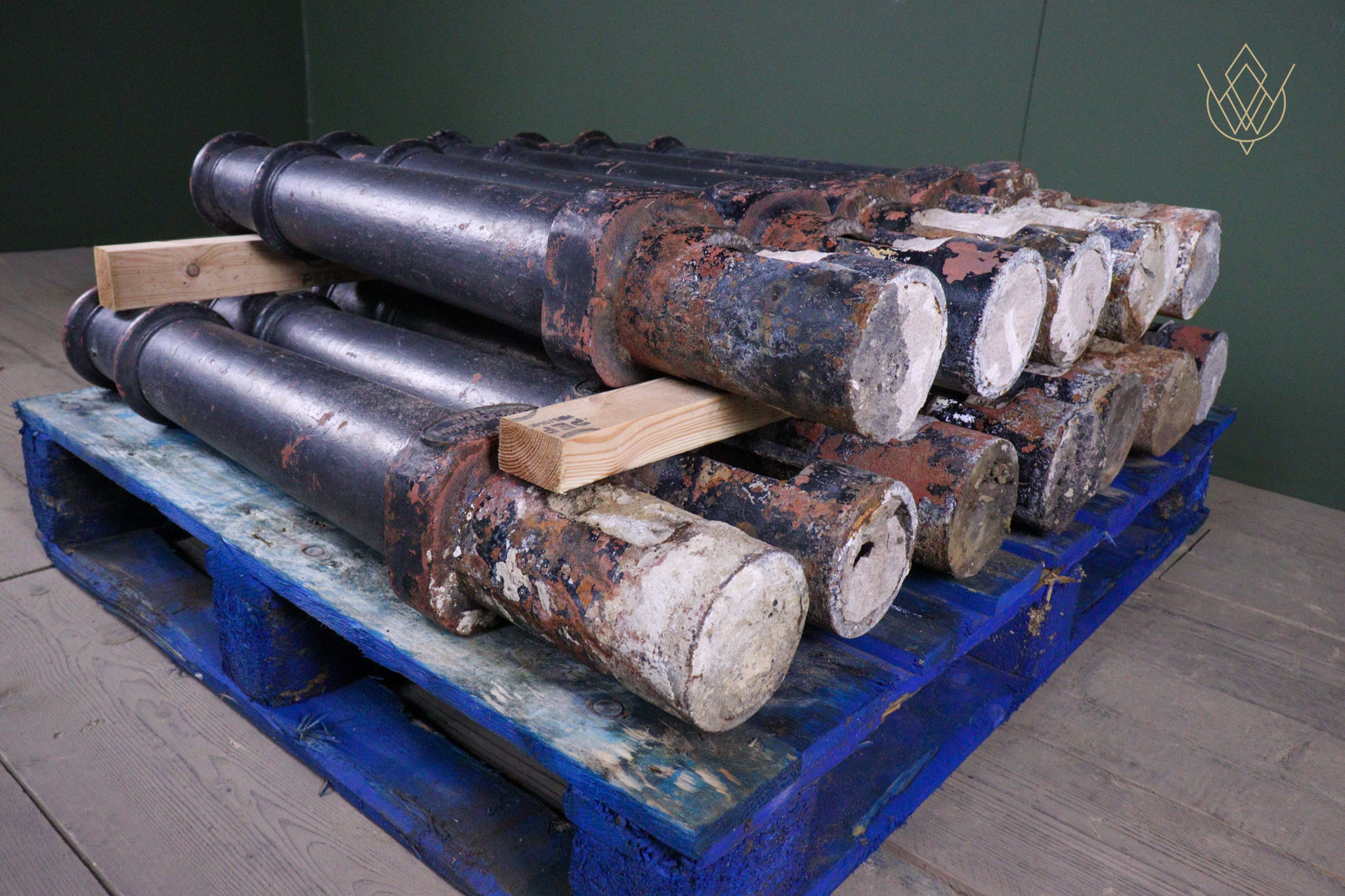 Batch of 12 D.W.Windsor Cast Iron Bollards - WM12657 - Image 3