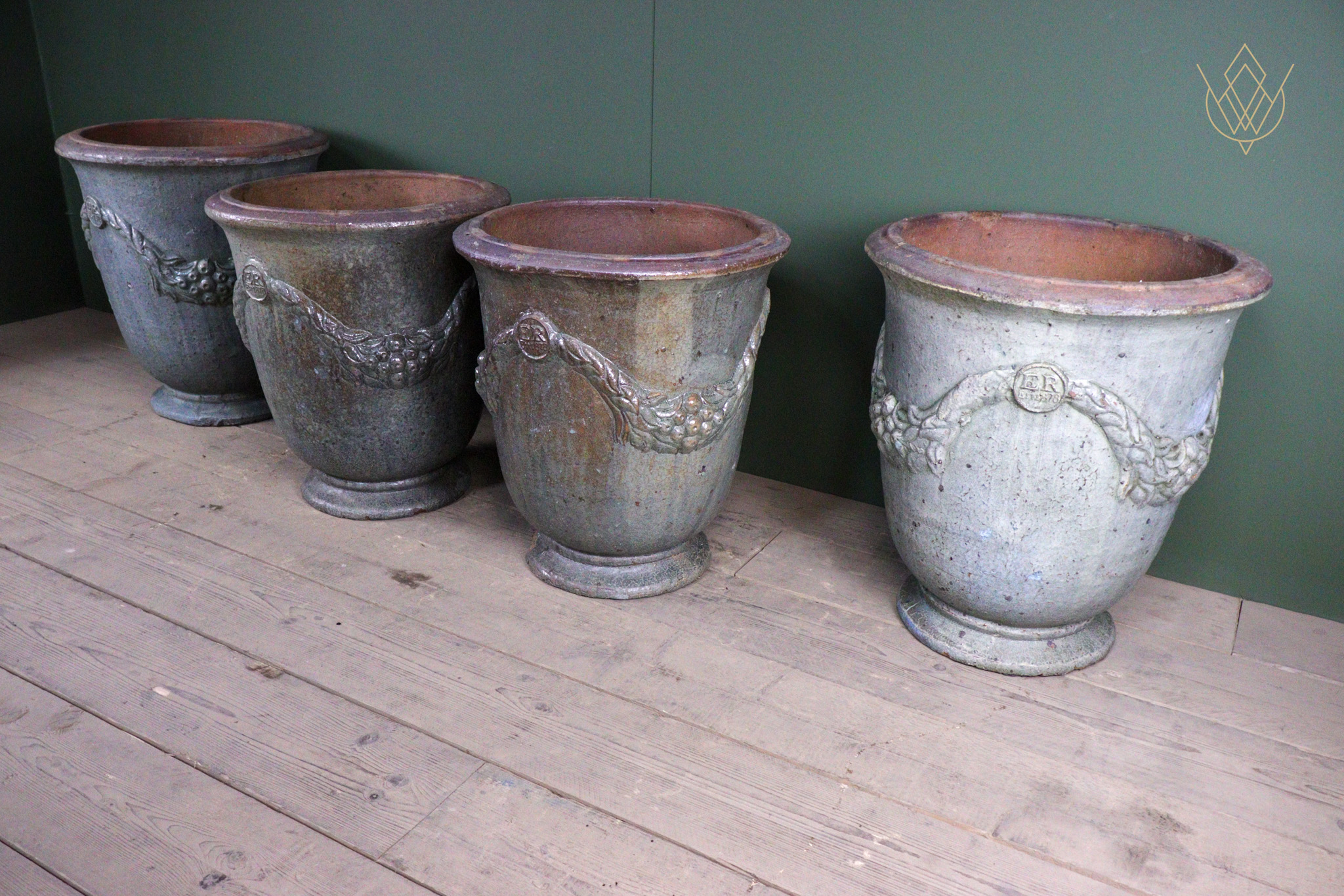 Set of Four 'ER' set 1876 Glazed Garden Pots/Urns - WM12665 - Image 8