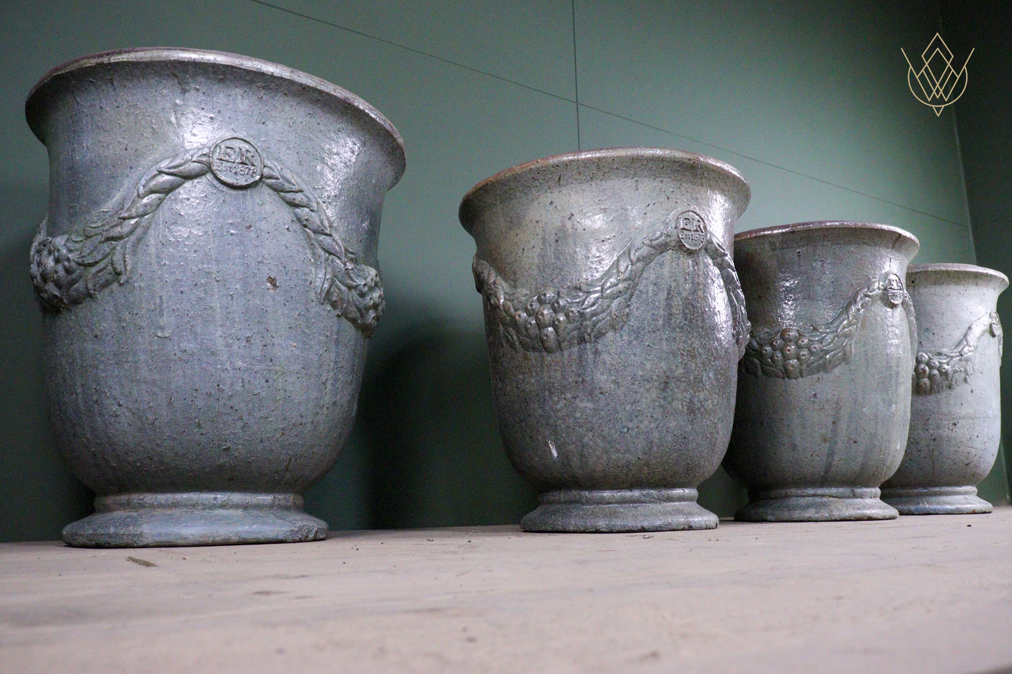 Set of Four 'ER' set 1876 Glazed Garden Pots/Urns - WM12665 - Image 6