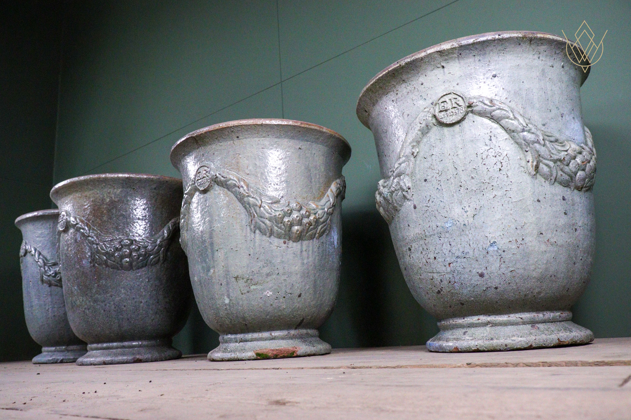Set of Four 'ER' set 1876 Glazed Garden Pots/Urns - WM12665 - Image 4