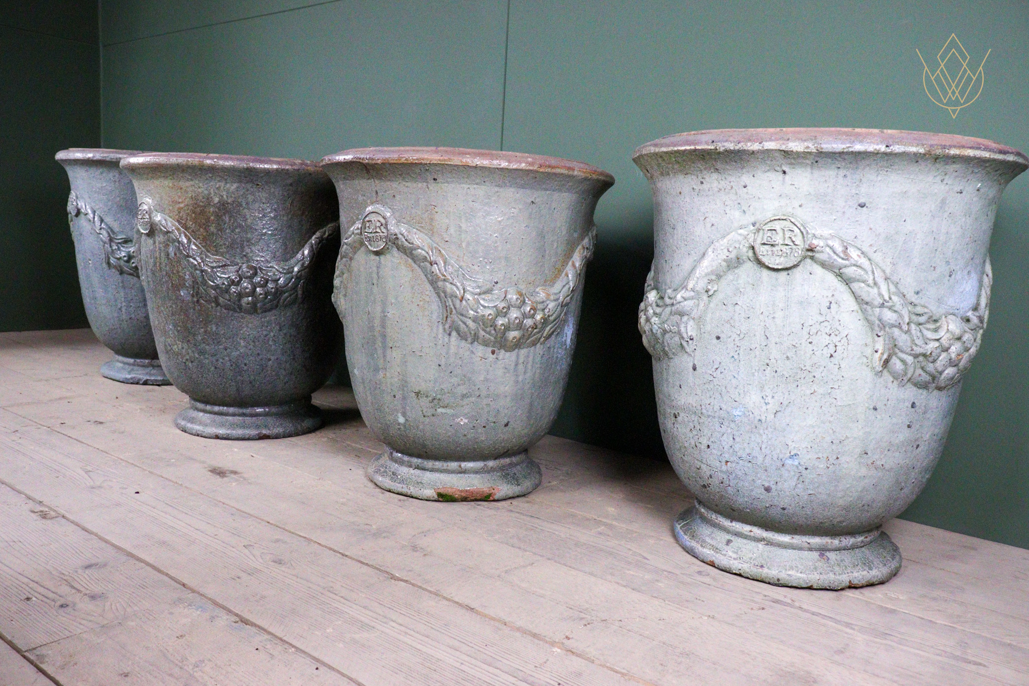 Set of Four 'ER' set 1876 Glazed Garden Pots/Urns - WM12665 - Image 3